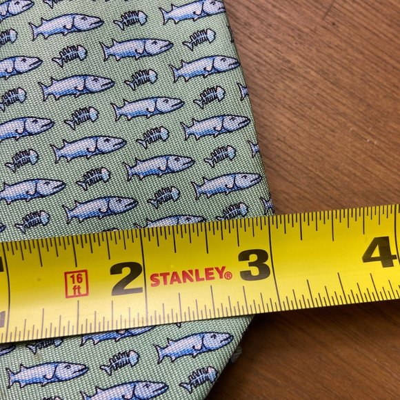 New Vineyard Vines Tie - Picture 2 of 8